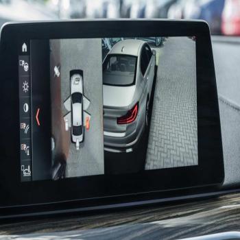Professional installation of multimedia + 360° reversing camera