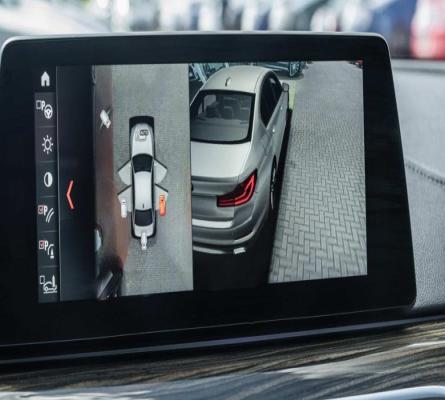 Professional installation of multimedia + 360° reversing camera